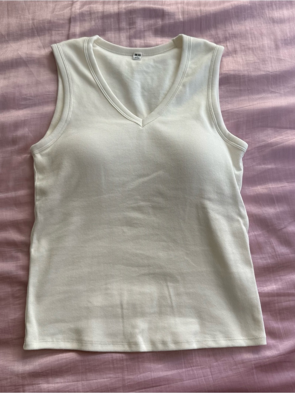 Uniqlo Classic White V-Neck Ribbed Tank Top with Padding